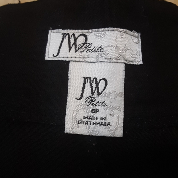 Black capris, size 6P - Picture 3 of 4